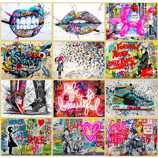 Set di quadri moderni in stile graffiti e street art, con varianti colorate e design unici per arredamento contemporaneo